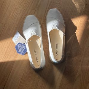 TOMS slip ons